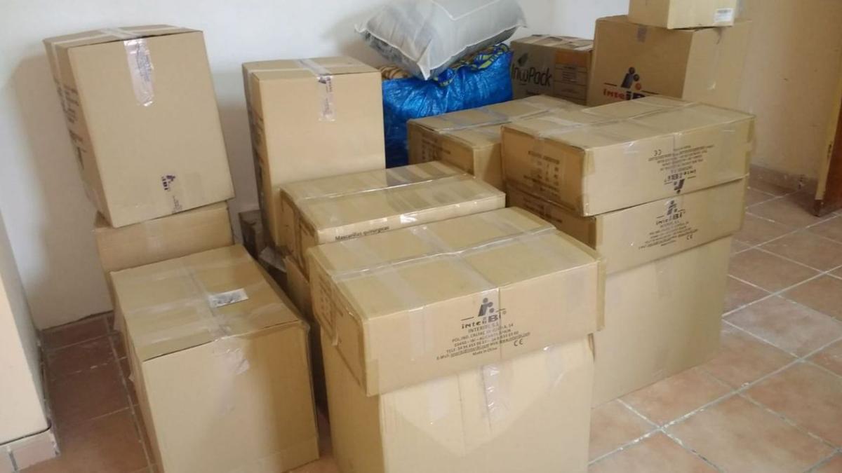 Cajas con materiales en Luceni preparadas para ser transportadas hacia Ucrania. | SERVICIO ESPECIAL