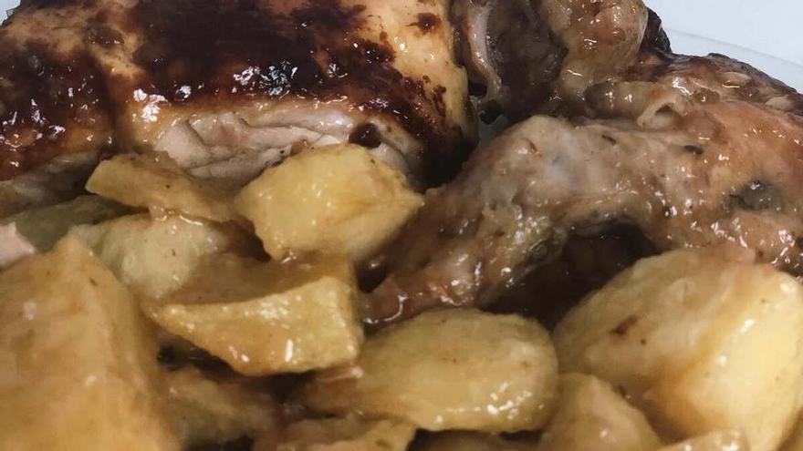 El asadero de Gran Canaria que lleva casi 60 años conquistando con sus pollos: una parada obligatoria en la isla