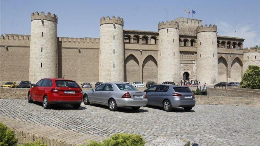 El Ayuntamiento comunica a las Cortes que no se podrá aparcar en la Aljafería
