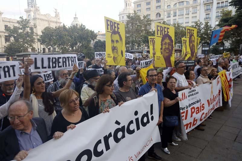 Concentración en València contra la sentencia del 'procés'