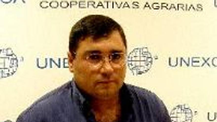 Juan Puerto  PRESIDENTE DE UNEXCA: &quot;Una gran cooperativa nos ayudará a competir con nuestros productos&quot;