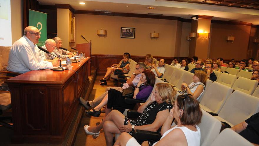 Una reunión celebrada en el Colegio Oficial de Médicos de la Región.