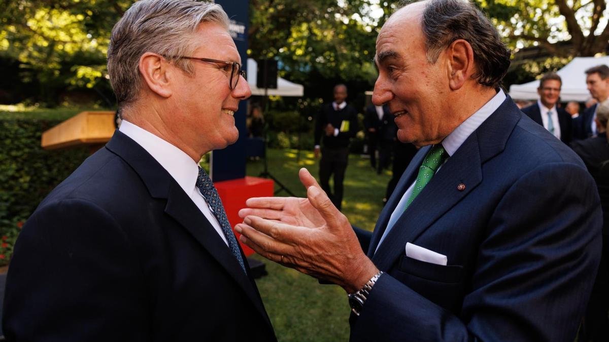 El presidente de Iberdrola, Ignacio Sánchez Galán, con el primer ministro británico, Keir Starmer