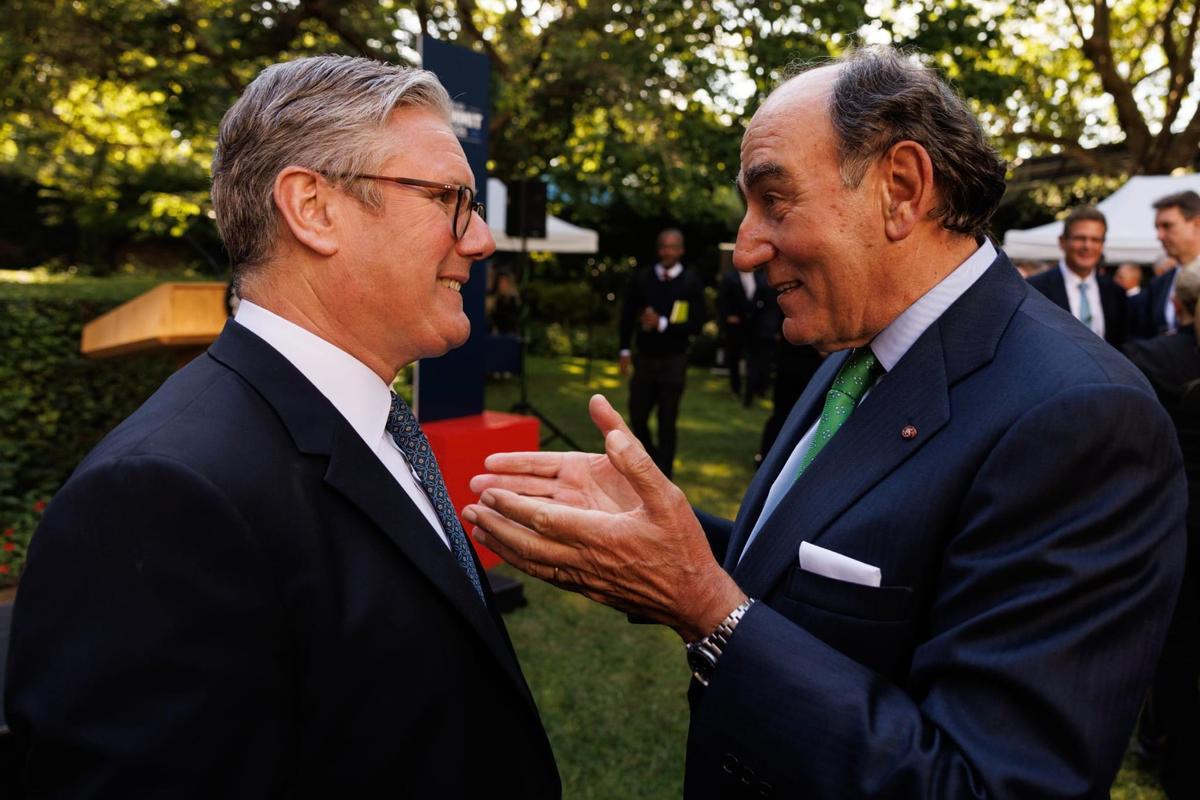 El presidente de Iberdrola, Ignacio Sánchez Galán, con el primer ministro británico, Keir Starmer.