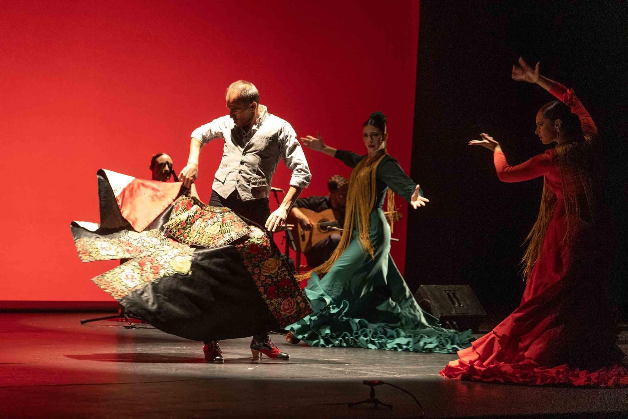 Manuel Escribano pronuncia el pregón de apertura de la Feria de Hogueras en el Teatro Principal de Alicante