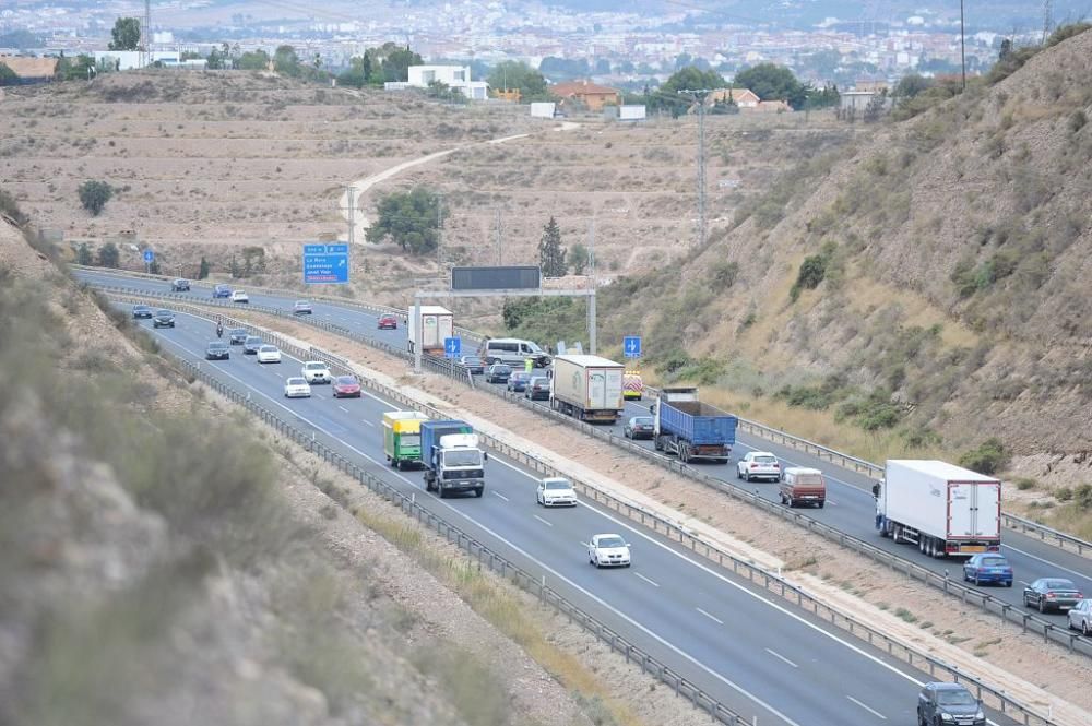 Atascos kilométricos tras el accidente de una furgoneta en la A7