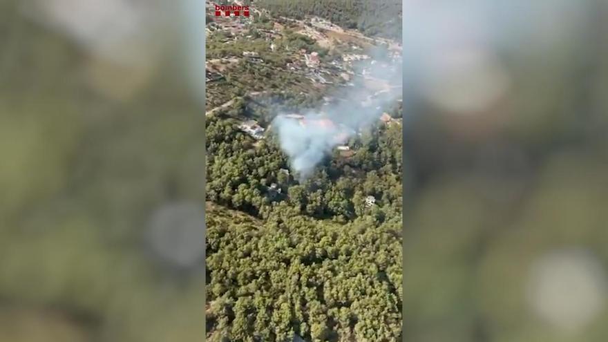 Un incendio en Canyelles obliga a confinar a unas 3.300 personas