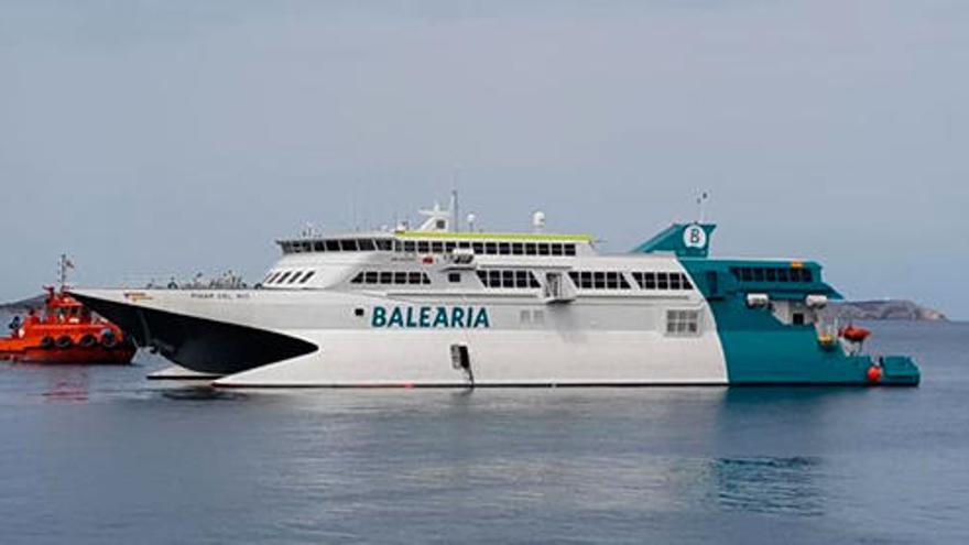 El ferri encallado en Ibiza ya está en el puerto