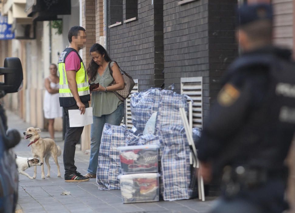 Desalojo de viviendas ocupadas en un edificio de Orriols