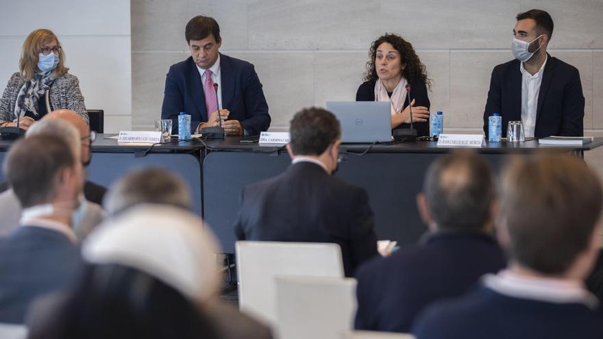 Mesa redonda moderada con profesionales del sector vitivinícola valenciano.