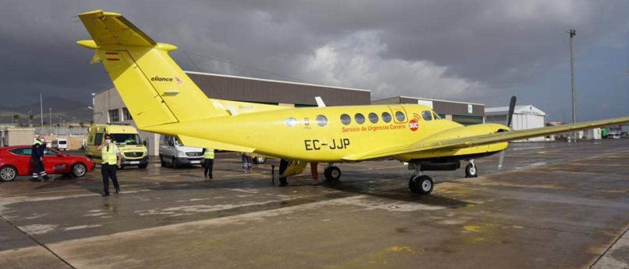 El avión de la compañía Eliance, encargado de realizar los traslados médicos a Península, en el aeropuerto de Gran Canaria. | | LP/DLP