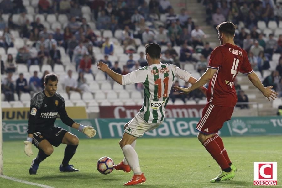 El Córdoba vence en el último suspiro al Zaragoza.