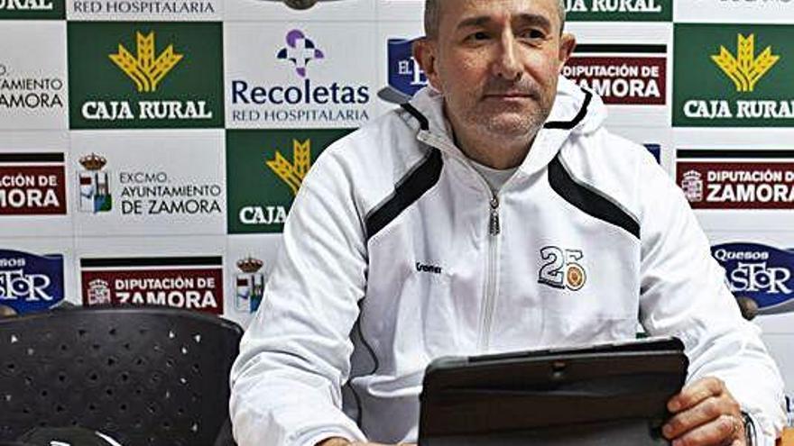 Angel Fernández, entrenador del Quesos El Pastor.