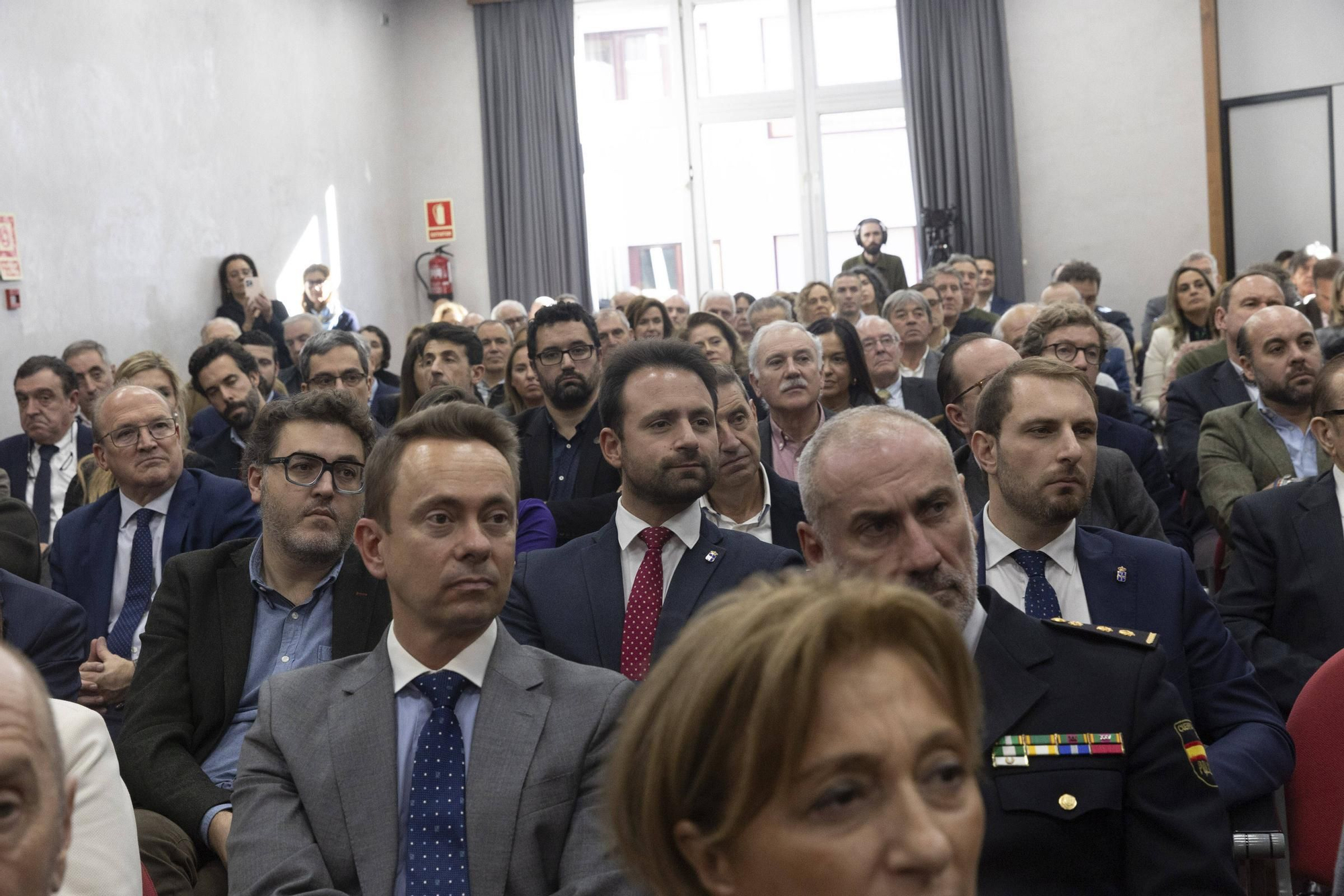 En imágenes: Obdulia Fernández recoge la Medalla de Oro de la Cámara de Oviedo