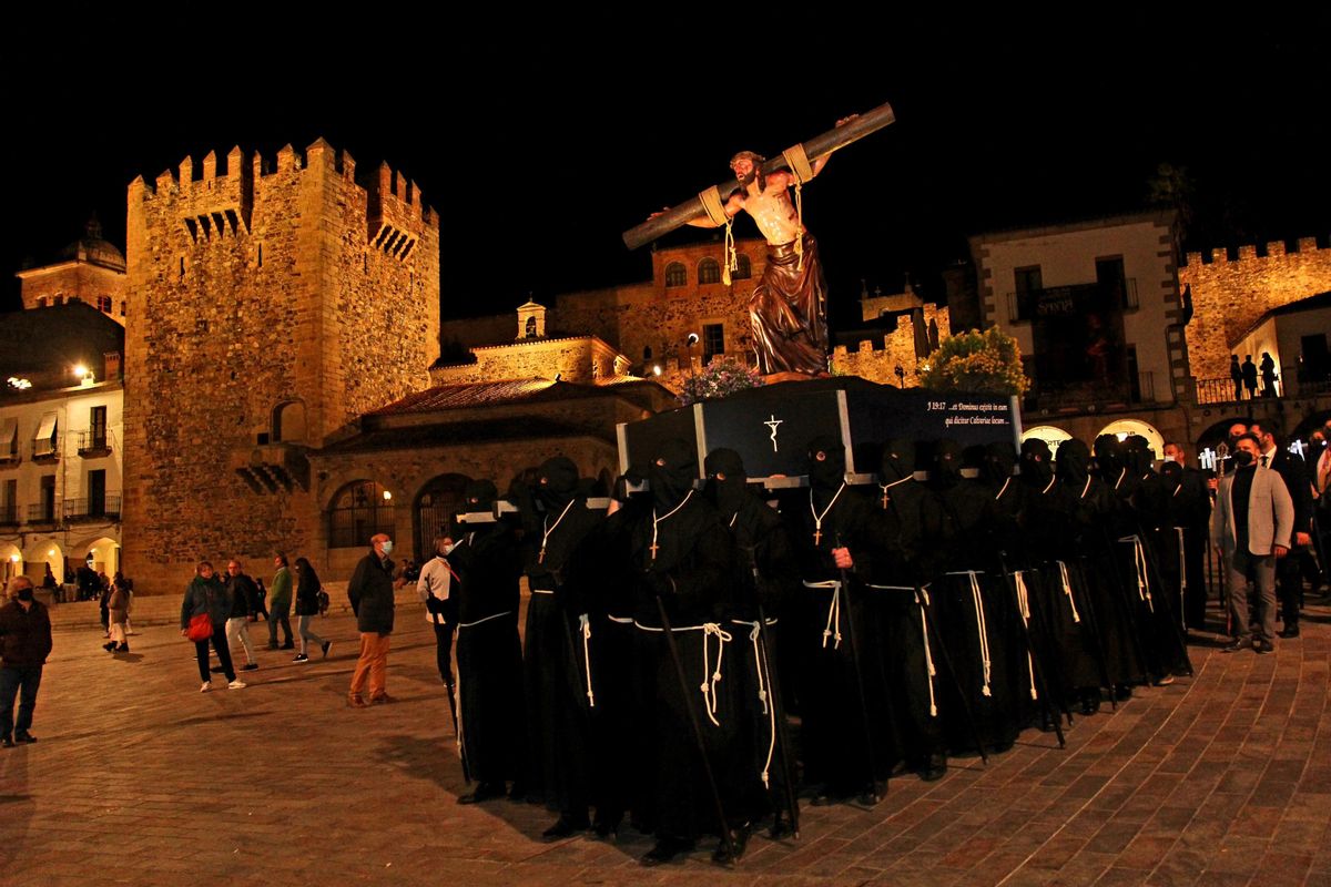 Procesión de Jesús Condenado, a su paso por la plaza Mayor el Jueves Santo.
