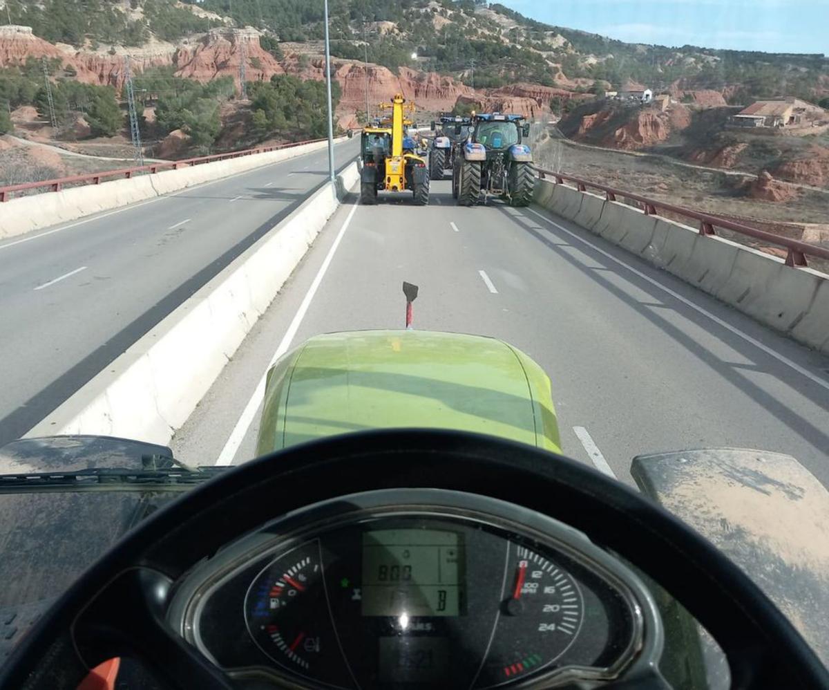 Recorridos 8 Un convoy circulando por los alrededores de Teruel. | SERVICIO ESPECIAL