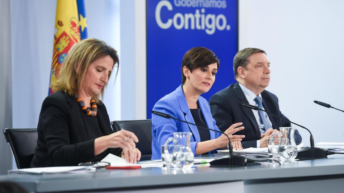 Teresa Ribera, Isabel Rodríguez y Luis Planas, tras reunirse el Consejo de Ministros, ayer en rueda de prensa.