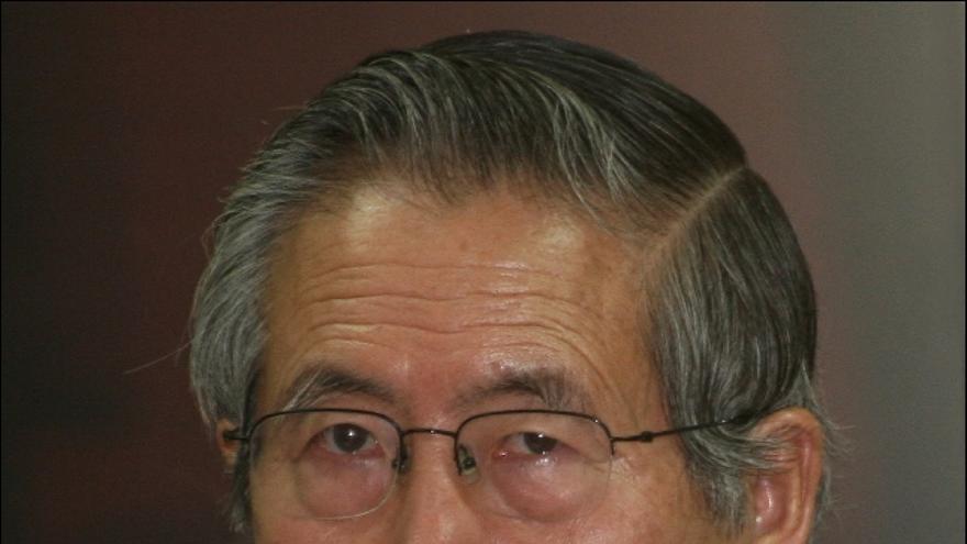 El ex presidente Alberto Fujimori (1990-2000) es visto en la sala penal especial ubicada en el centro de reclusión DINOES en Lima, Perú, durante el juicio oral que se le sigue por violaciones a los derechos humanos y corrupción.