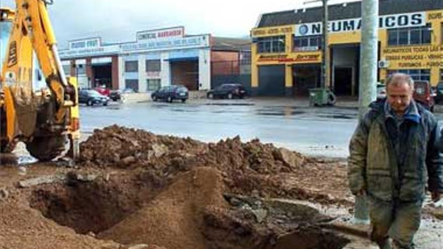 Otro reventón deja sin agua a establecimientos del polígono