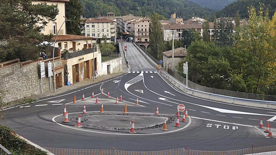 Accés a la carretera d’Ogassa al sector sud de Sant Joan | JORDI REMOLINS