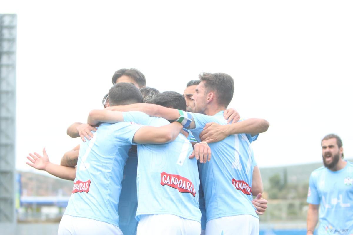 Celebración del gol del Ciudad de Lucena ante el Xerez Deportivo FC.