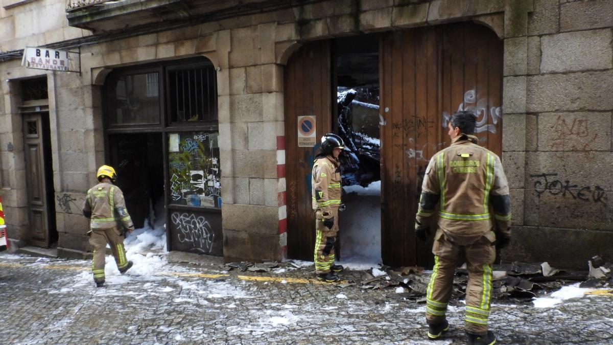 OURENSE. INCENDIO RUA REZA. INCENDIO EDIFICIO CON OKUPAS