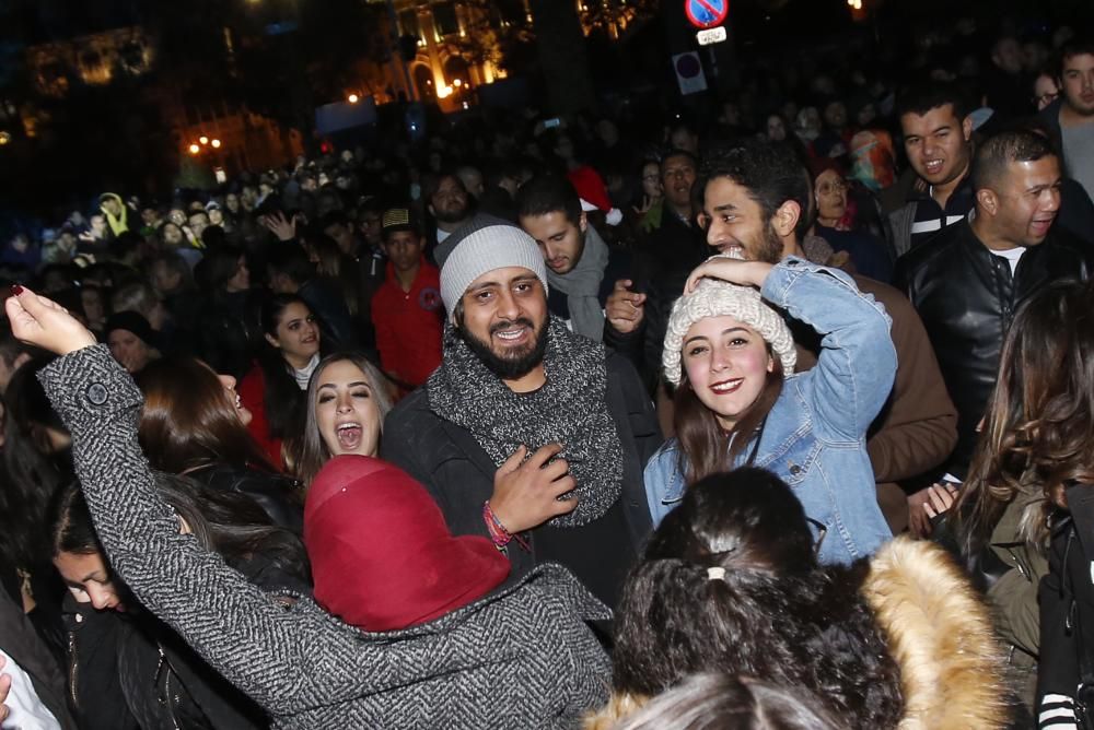 Miles de personas recibieron el año frente al consistorio