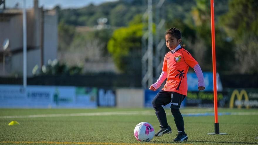 Fussicamp Mallorca setzt auf Frauenfußball und baggert an Bayern München-Weltstar