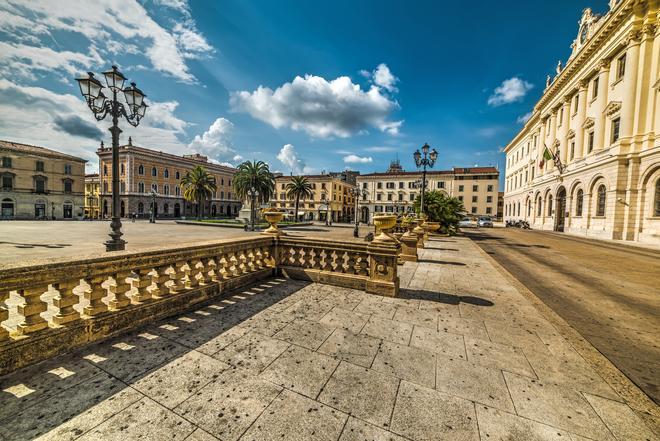 La Piazza d'Italia en Sassari es el ejemplo de la arquitectura de Cerdeña