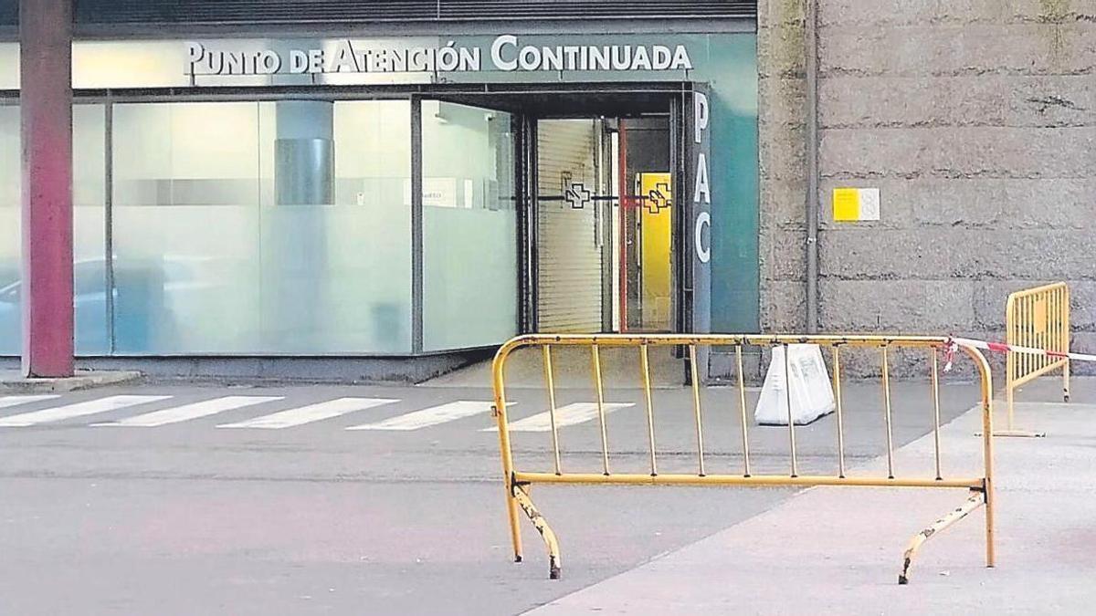 Entrada al Punto de Atención Continuada de Santiago, ubicado frente a Urgencias del Hospital Clínico.