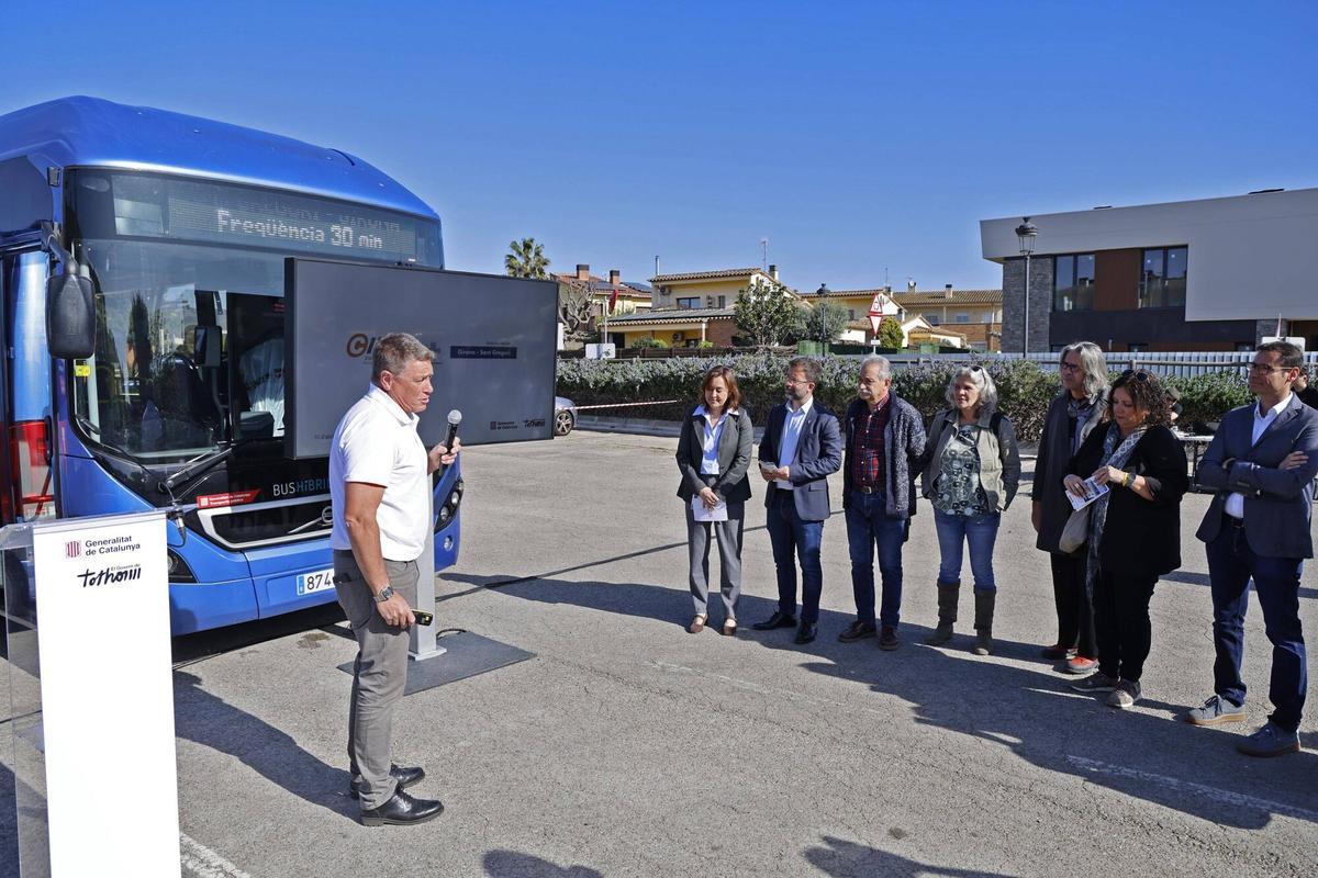 La consellera Paneque presenta la nova oferta de la linia d'autobus entre Girona, Sant Gregori i la Vall de Llemena.