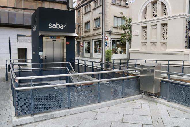 Acceso al aparcamento del centro de Sabadell por la plaça Doctor Robert