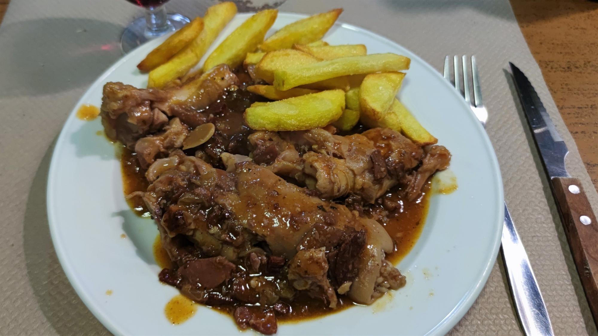 Manitas de cerdo a la cazuela del restaurante La Nova Farga.