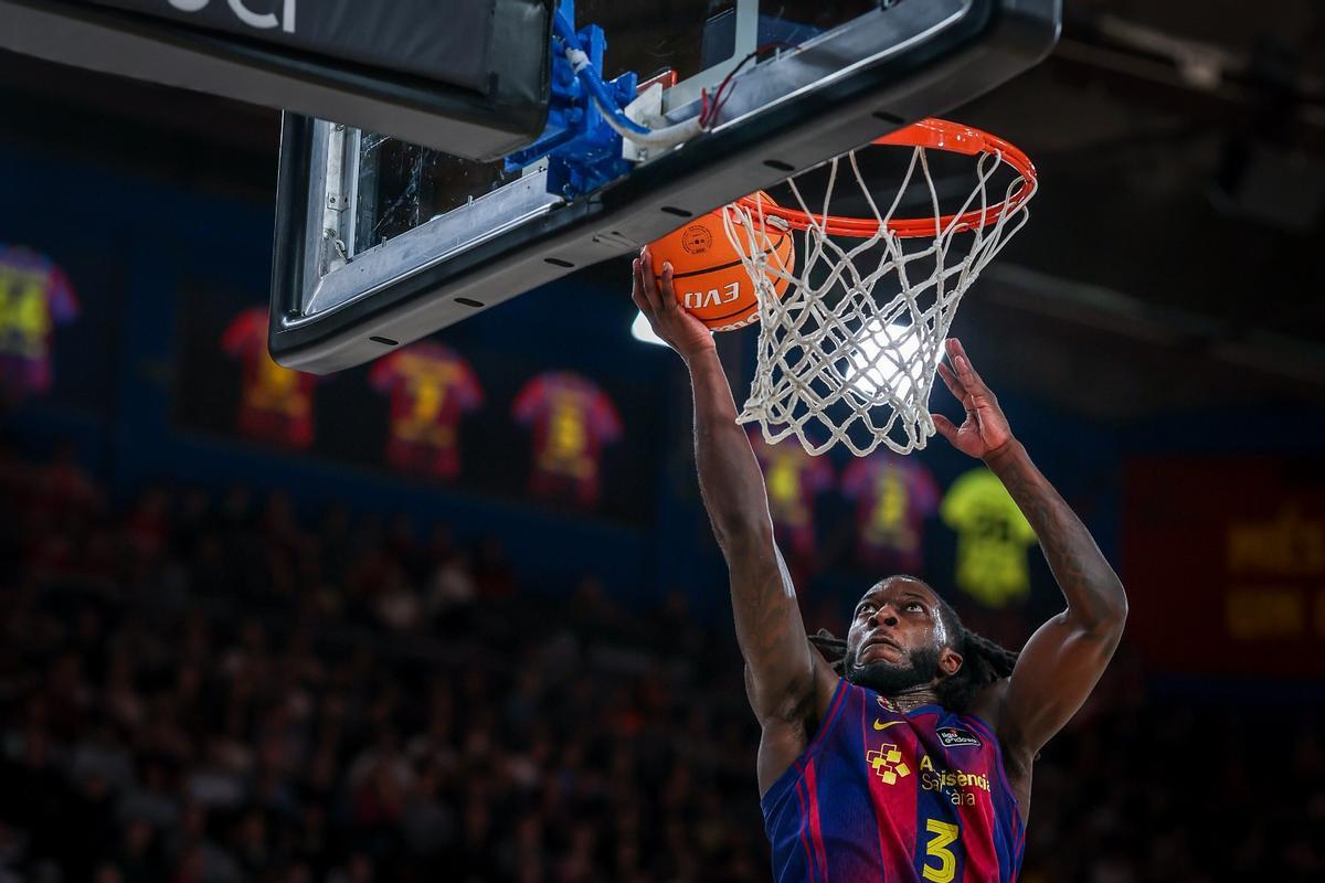 Myles Cale durante el partido contra Baxi Manresa