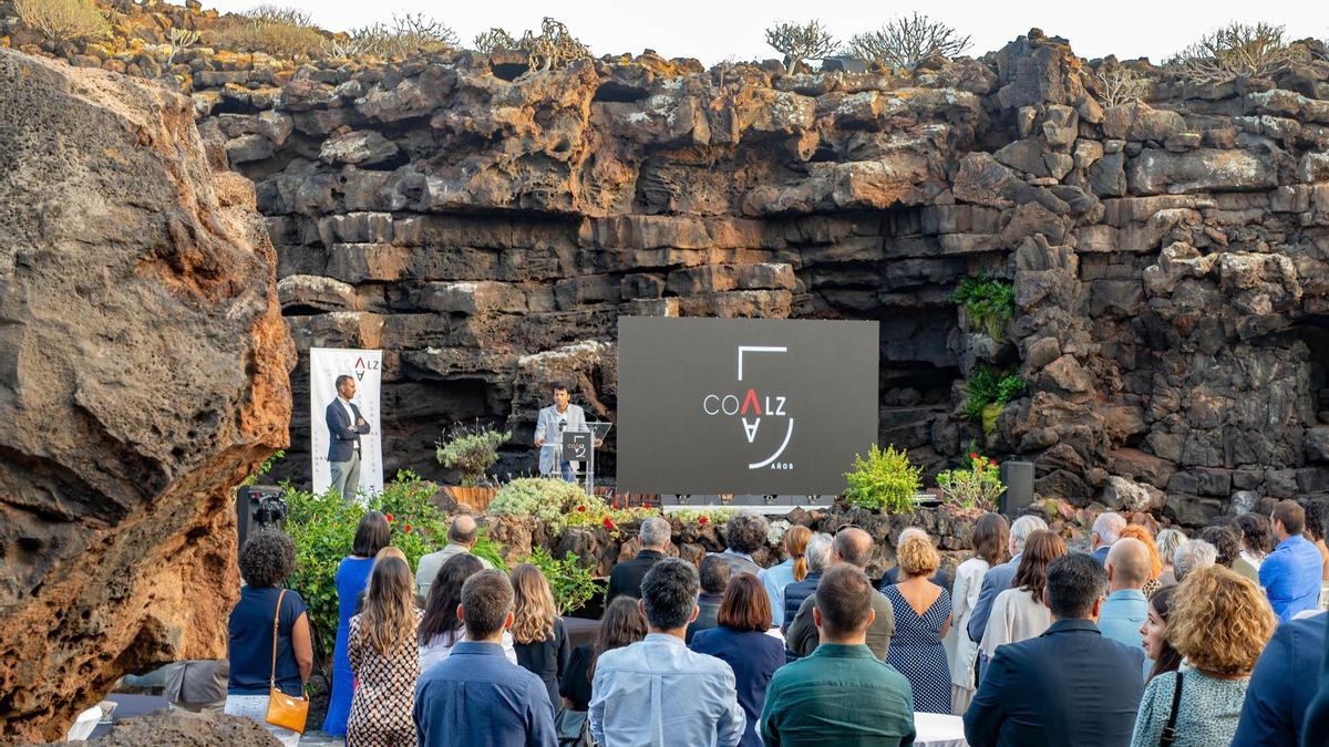 Momento del acto del Colegio Oficial de Arquitectos de Lanzarote celebrado en Jameos del Agua.