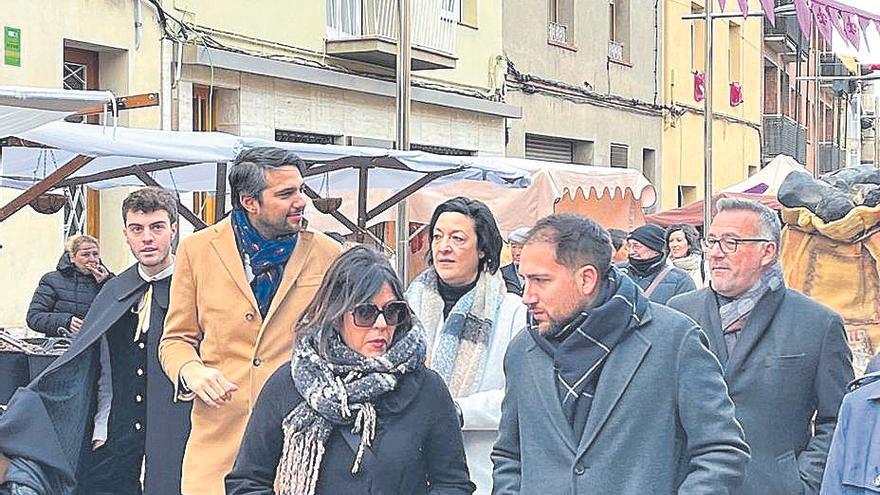 La passejada de polítics, amb l'alcaldessa Noemí Trucharte, al centre, del Camí Ral de Vilanova