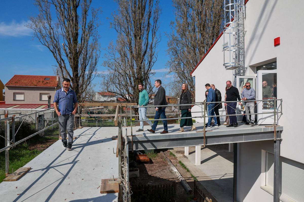 El proyecto elimina barreras arquitectónicas como la escalera de bajada a las pistas deportivas.