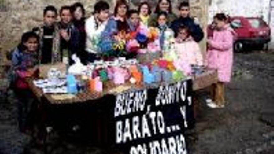 Jóvenes y niños de Jerez recaudan dinero para los más necesitados