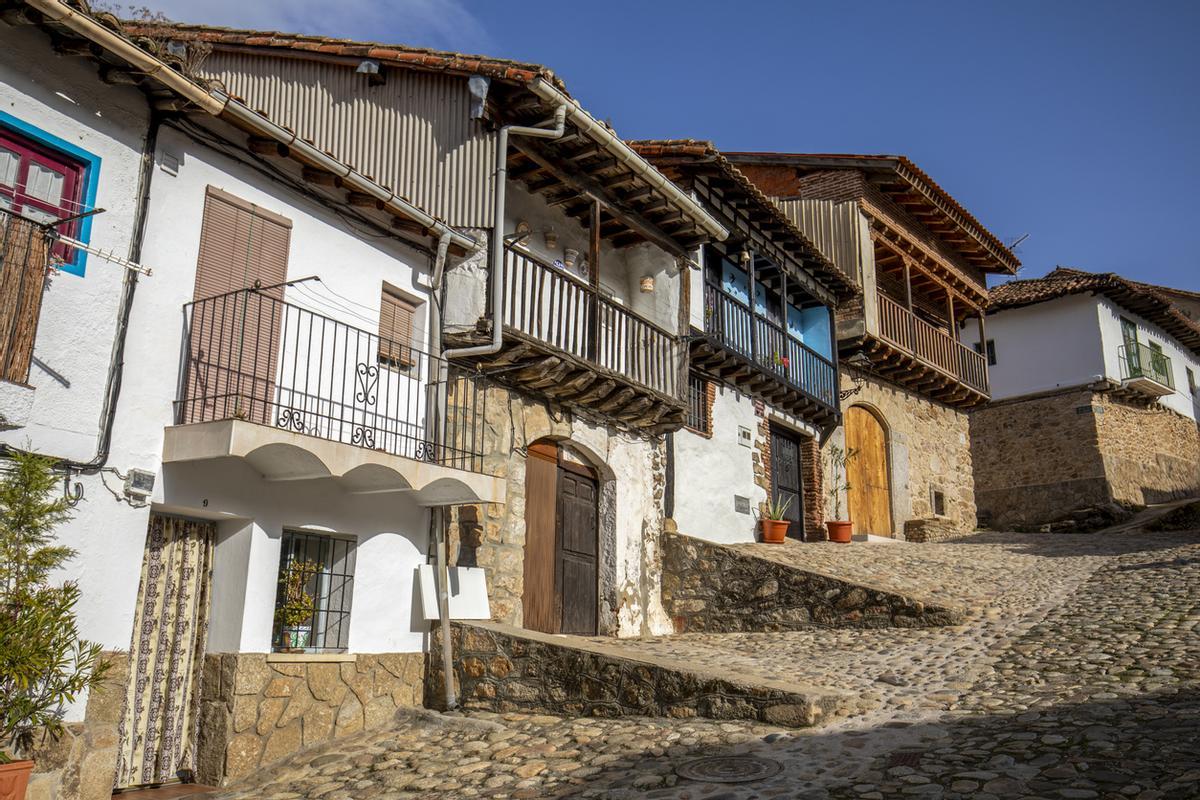 Arenas de San Pedro es uno de los lugares que, sí o sí, debes visitar en Ávila.