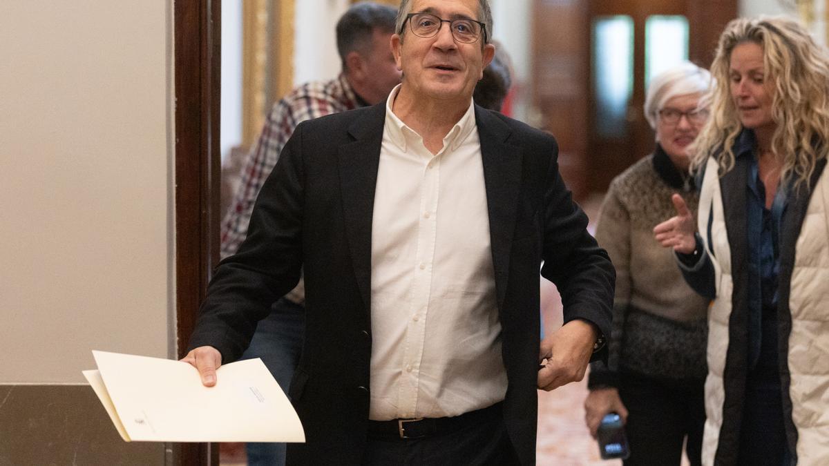 El portavoz del PSOE en el Congreso, Patxi López, a su llegada a una Junta de Portavoces