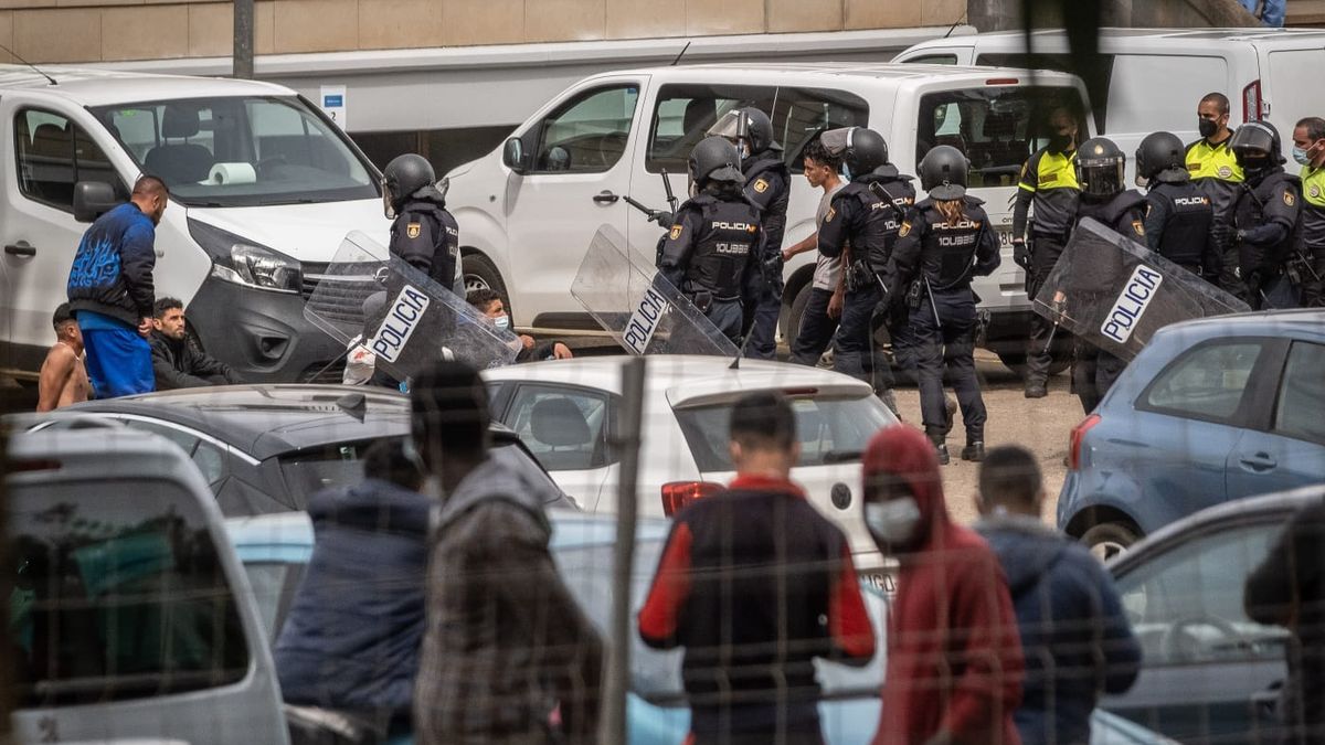 Protesta en el campamento de migrantes de Las Raíces, en Tenerife