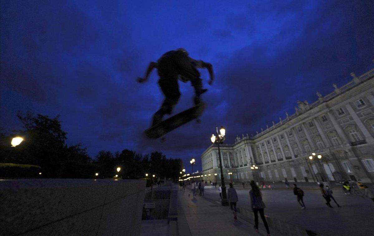  Ambiente nocturno frente al Palacio Real de Madrid.