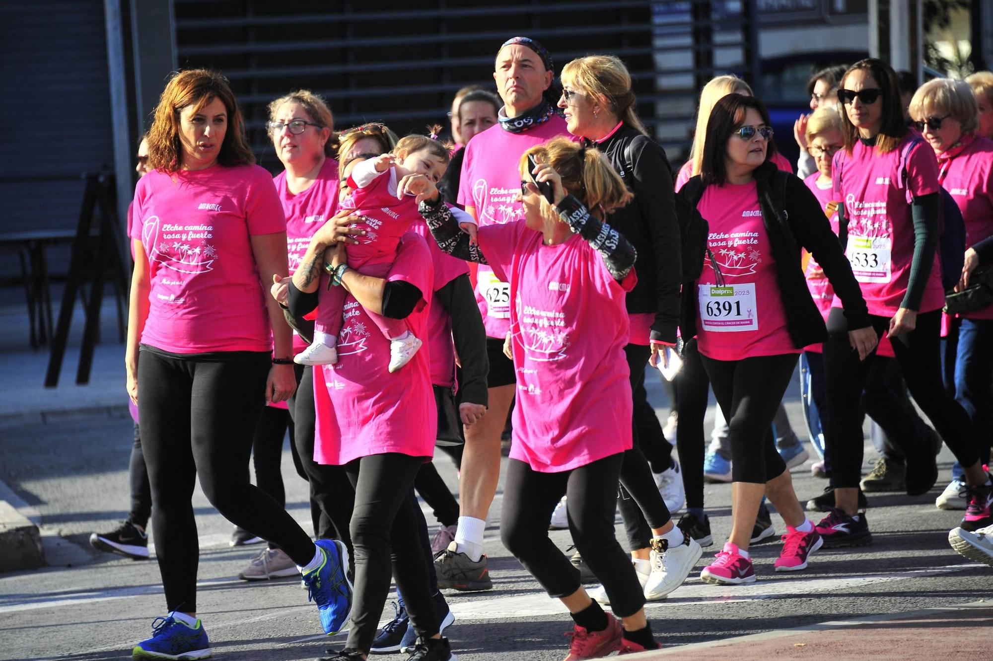 Una marea rosa imparable contra el cáncer de mama en Elche