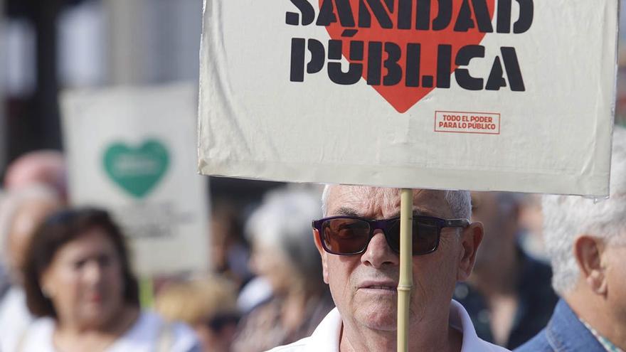 Manifestación por la sanidad pública en Córdoba: &quot;Me darán la cita médica cuando esté en la peña del tieso&quot;