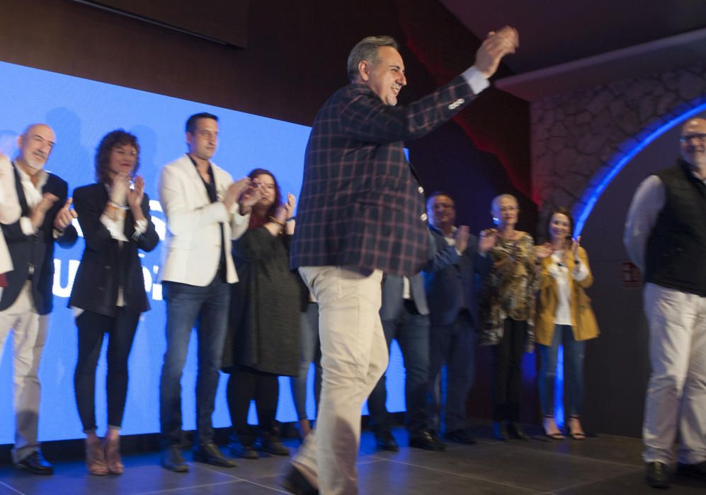 Reúne a más de 500 personas en la presentación de su candidatura.