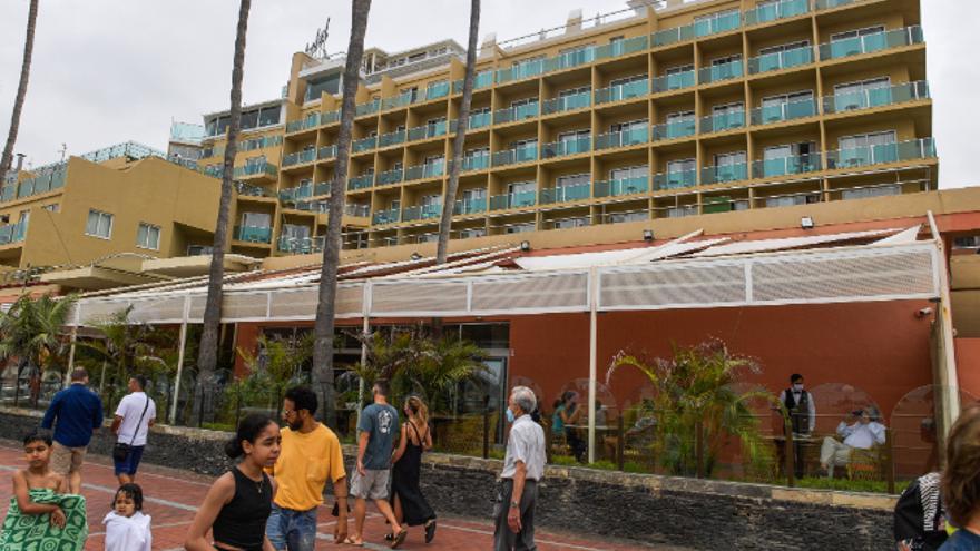 Más empleo hotelero con menos plazas y estancias más cortas de los turistas en Canarias