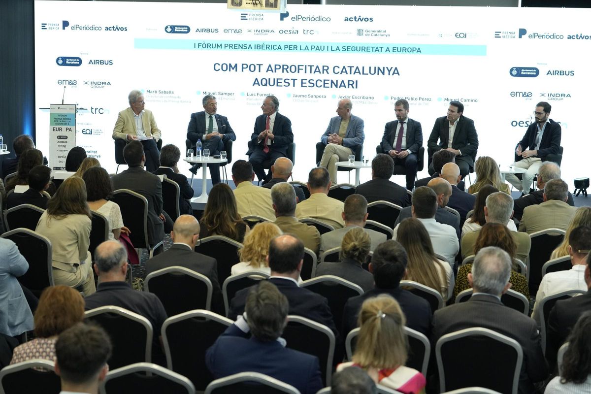 Martí Saballs, director de contenidos económicos de Prensa Ibérica; Miquel Sàmper, Conseller dEmpresa i Treball;  Luis Furnells, presidente ejecutivo de Grupo OESÍA; Jaume Sanpera, CEO de Sateliot; Javier Escribano, presidente de EM&E Group; Pedro Pablo Pérez, director general de TRC, y Miquel Camino, CEO de Gutmar.