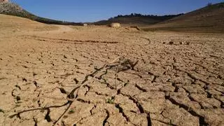 Moreno reclama grandes obras a la Unión Europea para que Andalucía tenga "el agua suficiente"