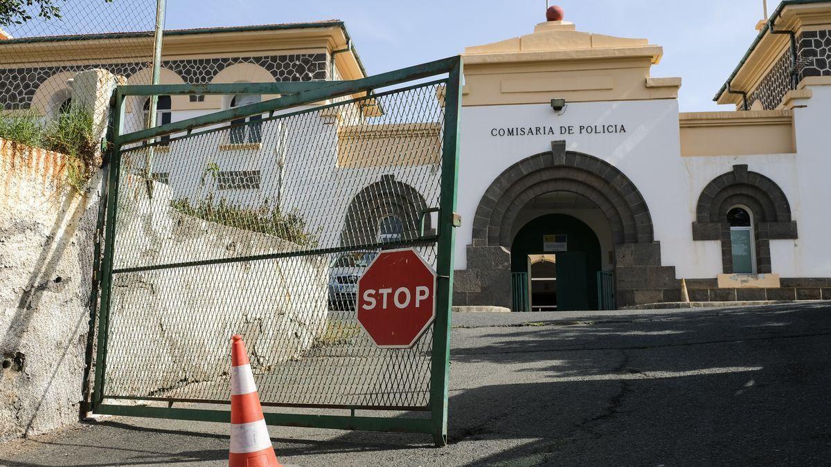 Acceso al CIE Barranco Seco en Gran Canaria.