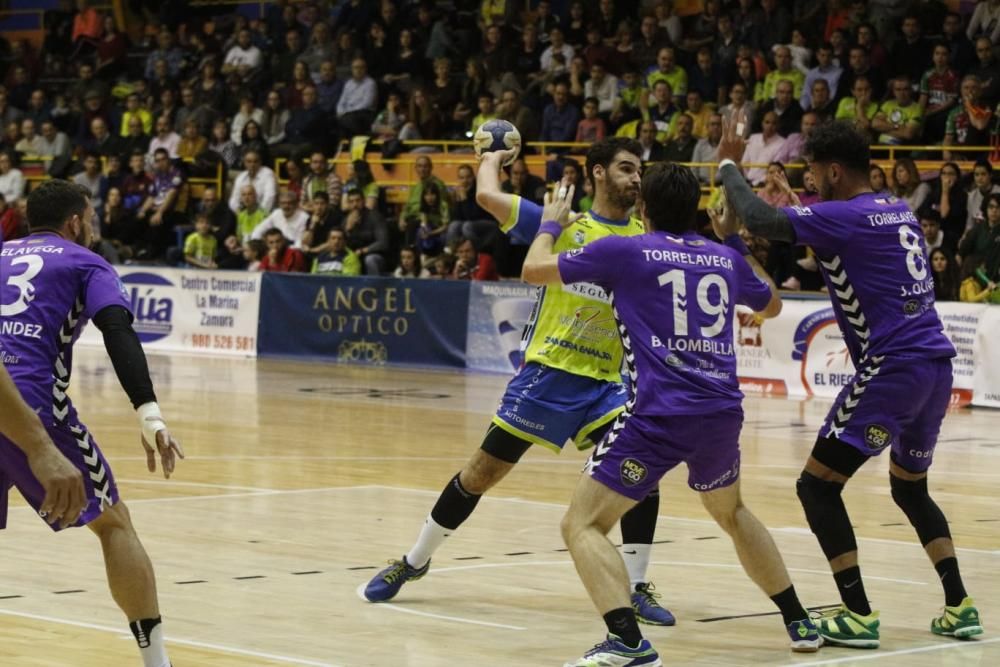 MMT Seguros - Balonmano Torrelavega